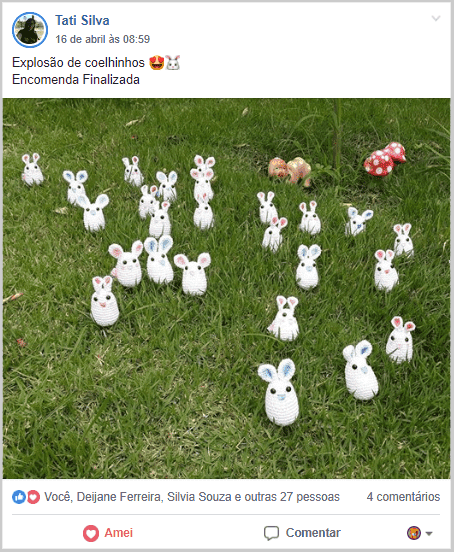 Amigurumis de coelhinhos na grama